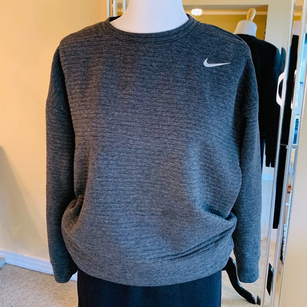 Like New Nike Golf Women's Sweatshirt - Small